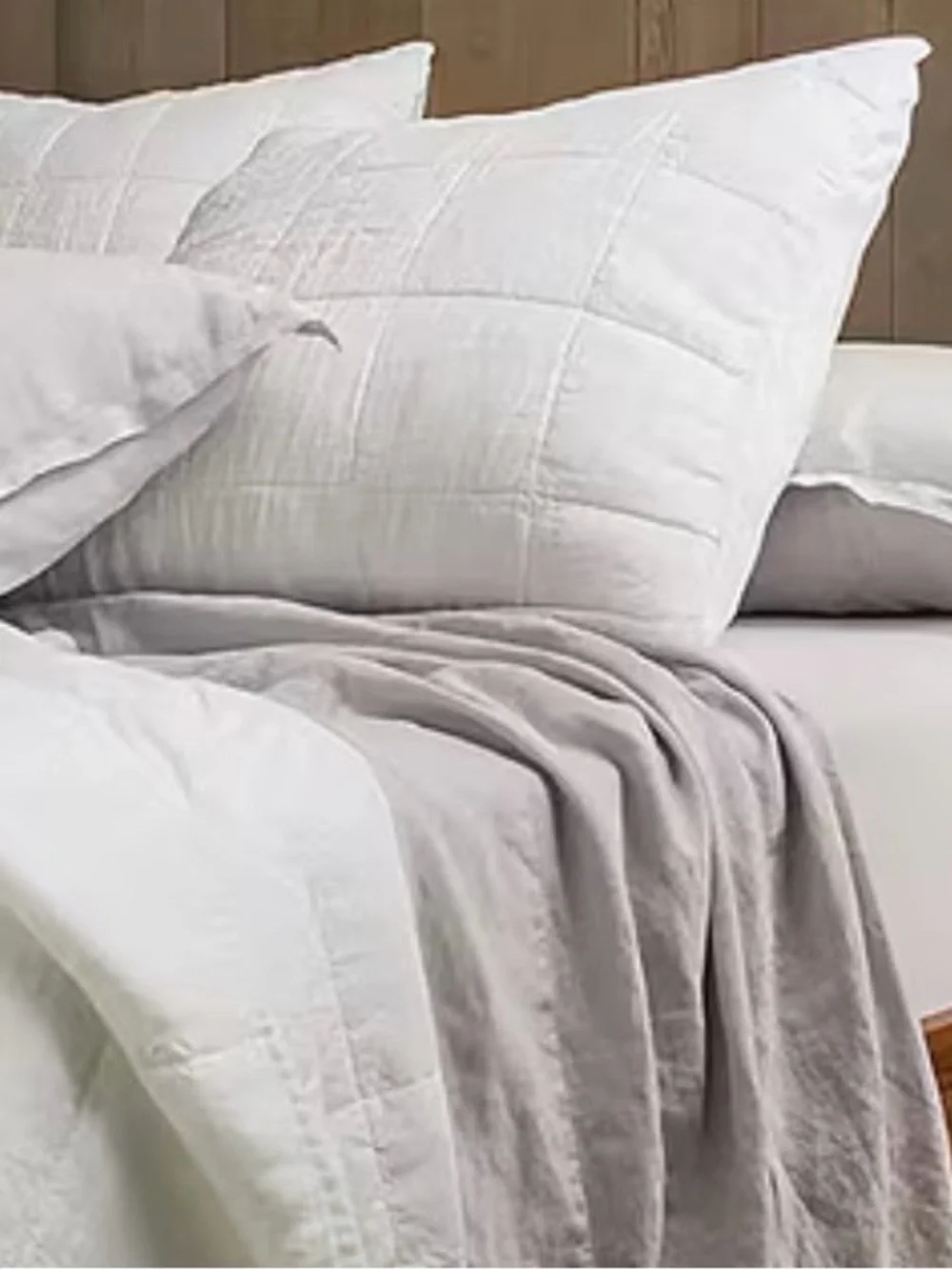 Parachute linen box quilted Euro sham set of 2 white 26x26” pristine immaculate